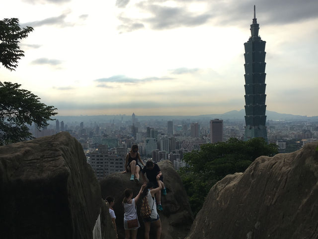 🏞️ 台北象山｜城市中的綠意秘境，俯瞰101的絕佳視角 