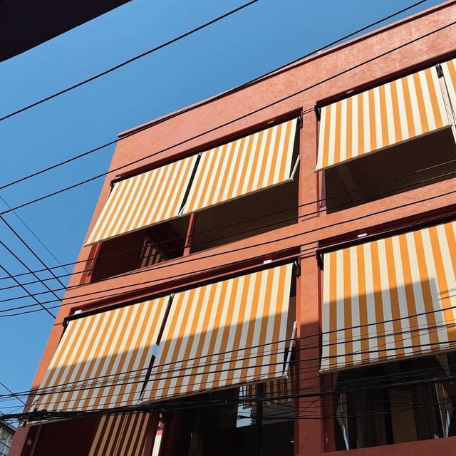 ร้านมู้ดดี แสงสวย เชิงสะพานนวรัตน์ "Belly's"