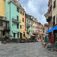 🏡 *Cinque Terre: A Rainbow Cascade of Seaside Villages* 🌊🌿