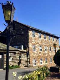 Charming colonial stay with windmill views in Launceston