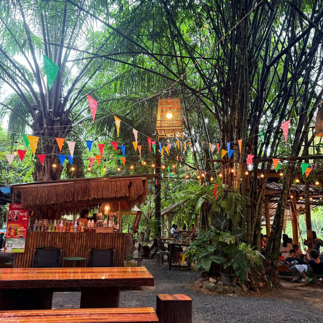 หลังบ้านพ่อ ร้านอาหารสุดร่มรื่น !! พังงา