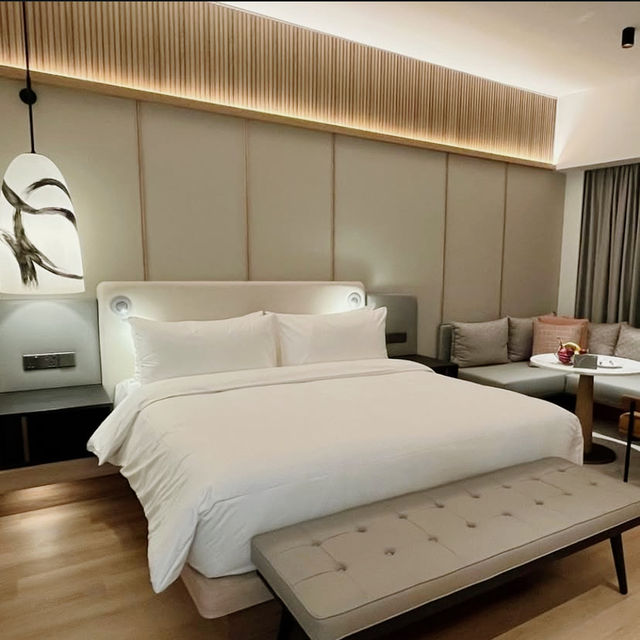 A Contemporary Oasis Where Comfort Meets Elegance