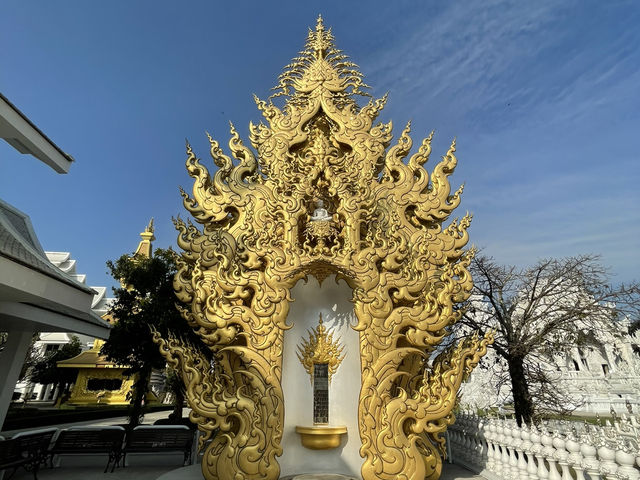 วัดร่องขุ่น สถาปัตยกรรมอันงดงามดั่งบนสวรรค์