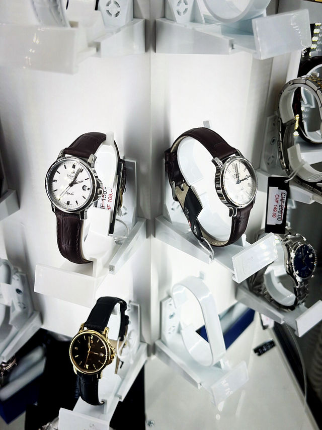 Summer Chic: A Stylish Shopping Day in Zurich