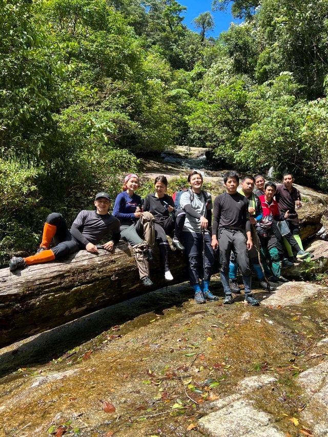 เขาหลวงนคร เนินลมฝน - หนานระฟ้า 1,600 m