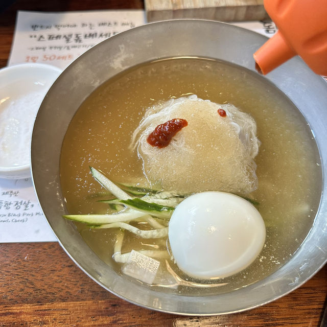 濟州烤肉控天堂🍖！돔베豚🐷讓你一口愛上黑豬肉的濃郁原味