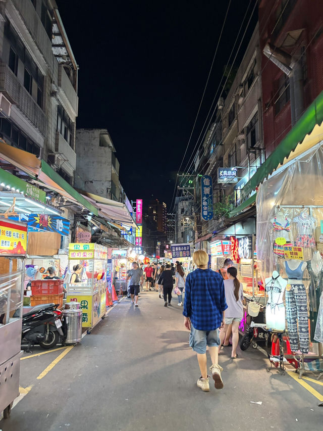 桃園夜市從牛排吃到雪花冰！在地人狂推的夜市美食地圖 🍽️🍧🧋