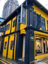 🛍️🎈 Bugis Street Singapore – Shop, Snack, and Snap! 🇸🇬📸
