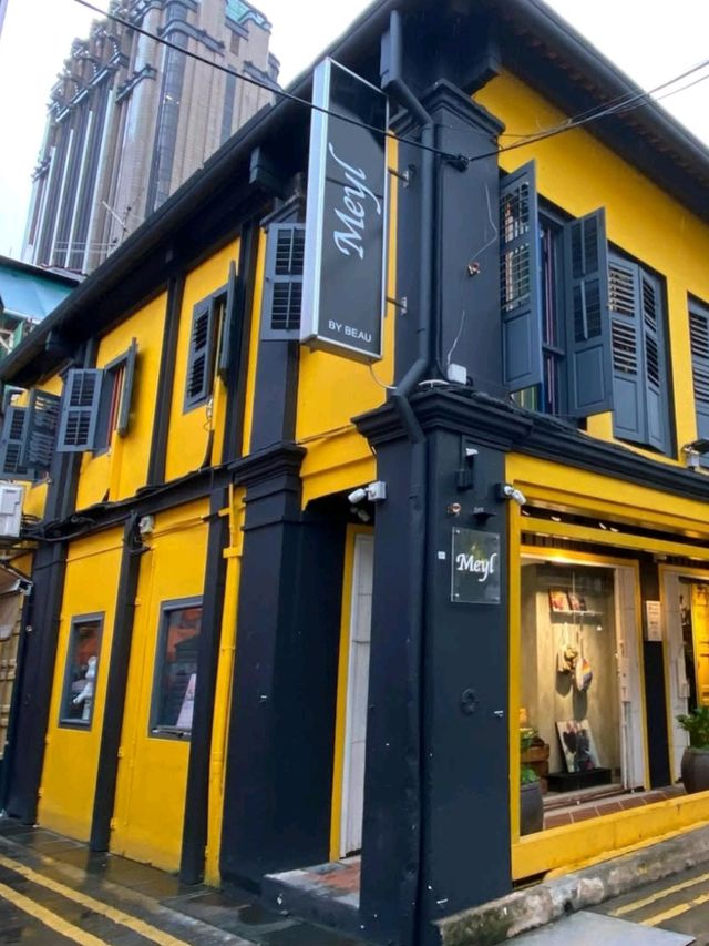 🛍️🎈 Bugis Street Singapore – Shop, Snack, and Snap! 🇸🇬📸