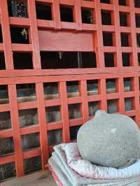 舉起石頭願望成真〔大垣市 德吉稻荷神社〕