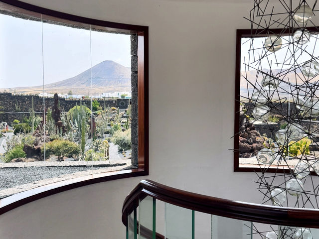 Lanzarote: Hitting Must-See Spots by Public Transport! 🚌🌋