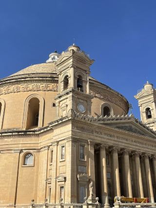 มหาวิหารโดมอันน่าทึ่งแห่งโมสตา โรตุนดา