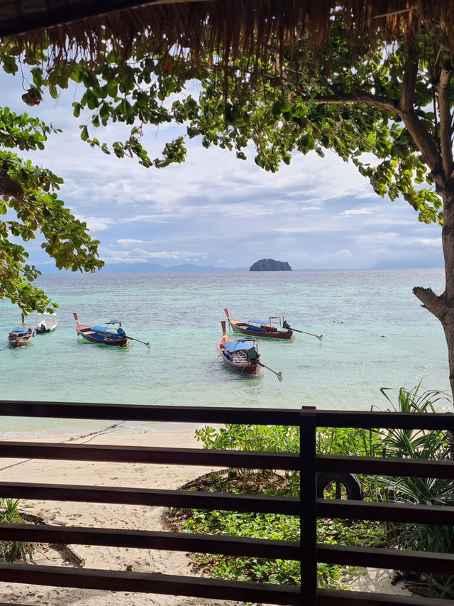 ปล่อยใจชิวที่หลีเป๊ะ ที่ Cast away resort