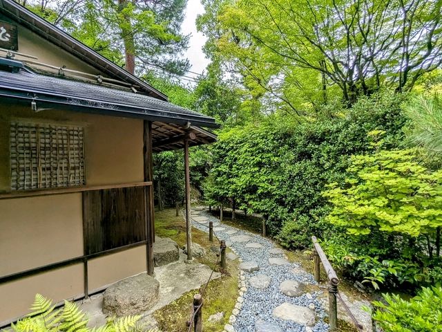 京都 | 友禪苑，紀念友禪染創始人誕辰300年的山水庭園