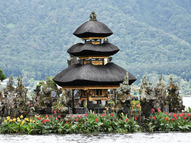 Pura Ulun Danu Bratan – A Serene Lake