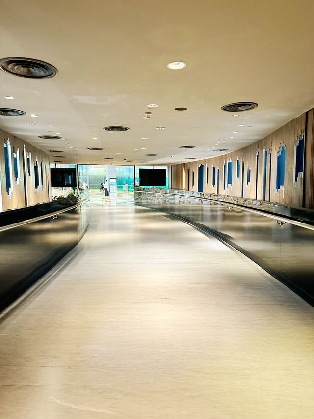 Jet-Set in Style – Crowne Plaza Changi Airport Lobby Elegance