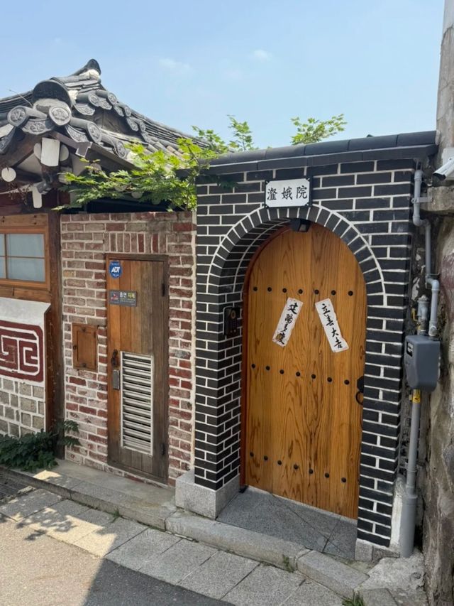 Seoul’s Hidden Gem: Bukchon Hanok Village