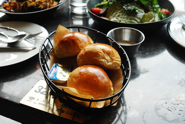Hot Summer Vibes at the Akanara Hotel Restaurant