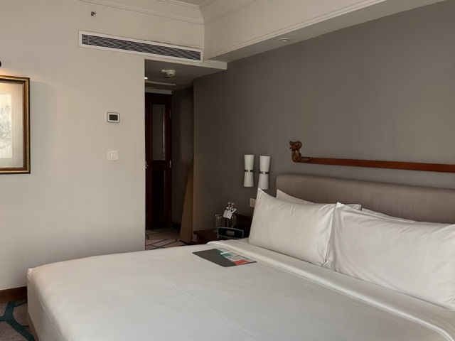Le Méridien Jakarta: A Strategic Stay in the Heart of the City! 🏨🇮🇩