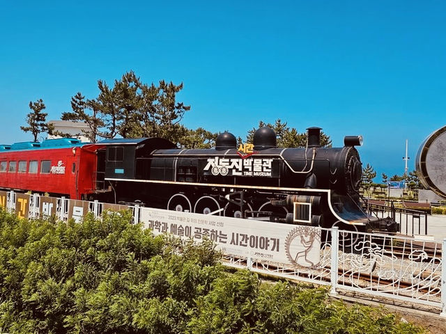 Jeongdongjin: Where Trains Meet the Sea – A Solo Traveler’s Coastal Meditation"** 🚞🌊