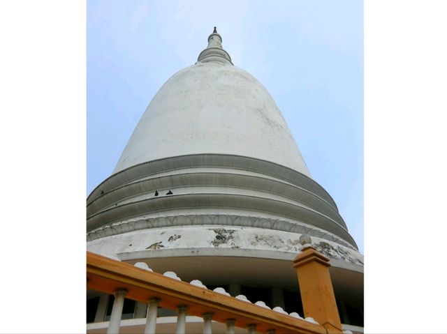 【スリランカ🇱🇰コロンボ】シーマ・マラカヤ寺院