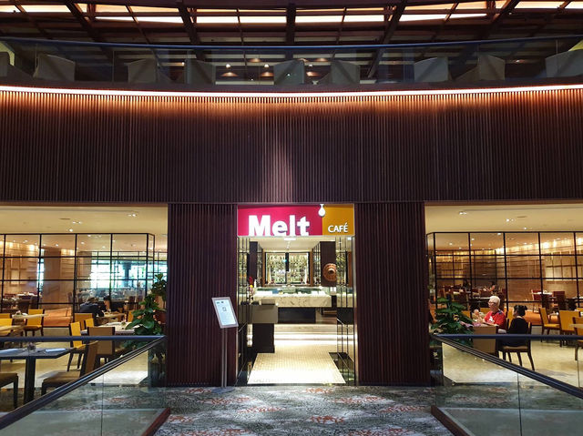 🍳 Breakfast at Melt Café — Quiet Luxury Meets a Seriously Good Spread