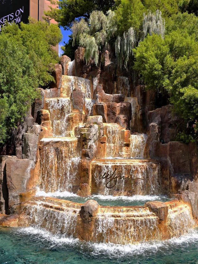 Wynn Las Vegas – Where Asian Elegance Meets Vegas Glamour ✨🏮