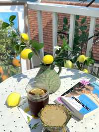 Not Italy—It’s Qingdao! 🍋🌿 Seaside Lemon Café Vibes