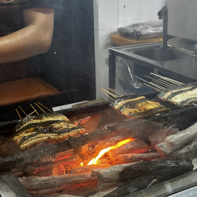 칭다오에서 장어덮밥을 꼭 드셔보세요 鳗岛·炭烧鳗鱼专门店(上杭路总店)
