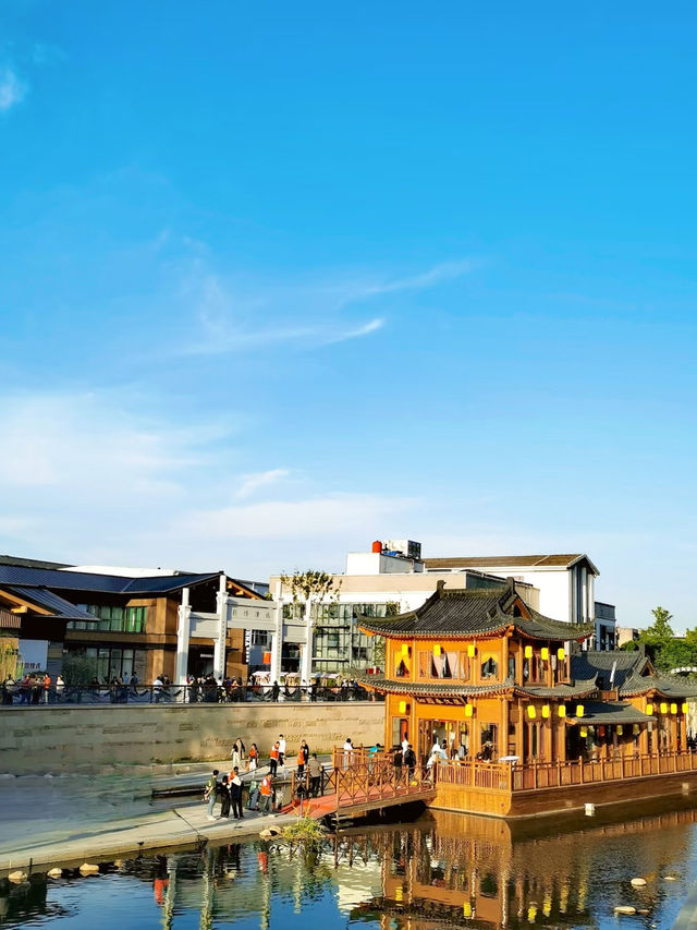 Xiangshui Street: Xiangyang’s New Cultural Hotspot Beneath Zhenwu Mountain