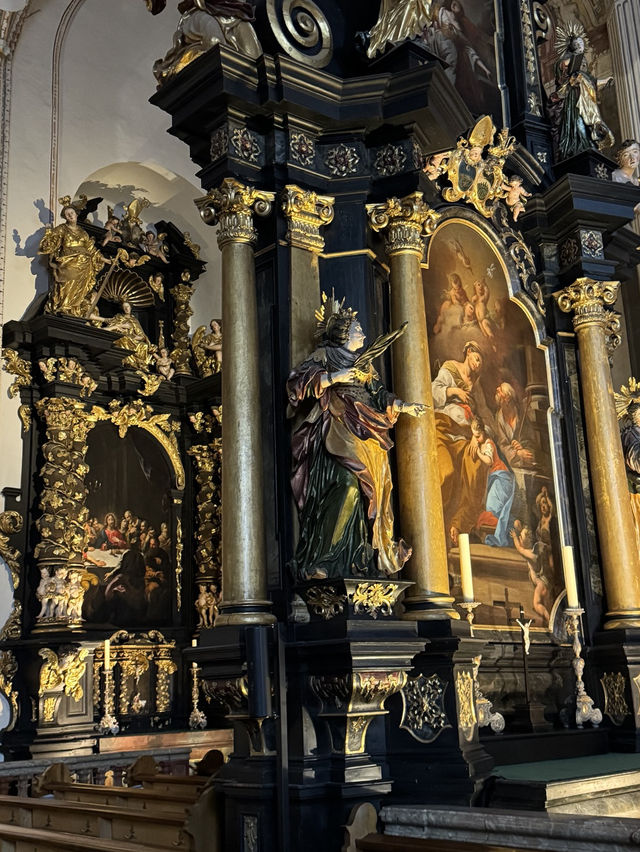 음악처럼 아름다운 결혼식의 무대가 된 성당 음악처럼 아름다운 결혼식의 무대가 된 성당