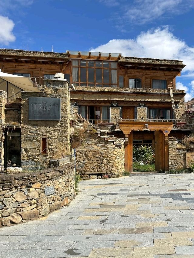 Discovering Letong Ancient Town and Qianhu Tibetan Village Discovering Letong Ancient Town and Qianhu Tibetan Village