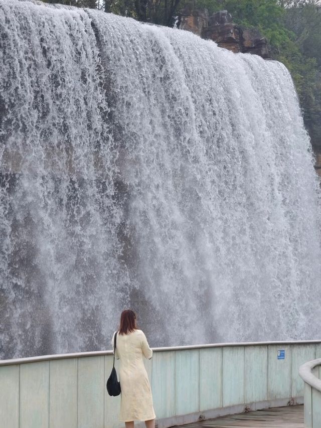 Kunming Waterfall Park: Where the City Meets the Cascade Kunming Waterfall Park: Where the City Meets the Cascade