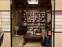 【富山】富山市で泊まるならココ！地元大学生たちが経営する「泊まれる図書館 寄処 ~yosuga~」
