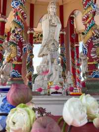 ศาลเจ้าแม่กวนอิม เกาะลอย ศรีราชา