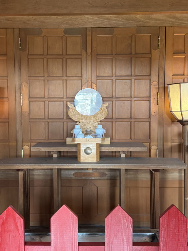 日本沖繩｜安里八幡宮——城市街角的靜謐神社，凝望歲月與庇佑的守護之地