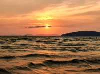 끄라비 아오낭 비치(Ao Nang Beach) – 천혜의 절벽 해안