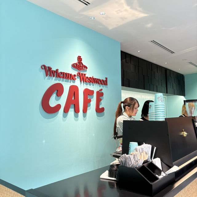 【東京/表参道🇯🇵】アヴァンギャルドな空間🕰 Vivienne Westwood CAFÉ