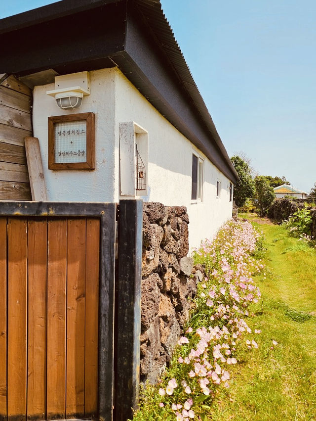 Tranquil Paradise with Unique Architecture   Tranquil Paradise with Unique Architecture