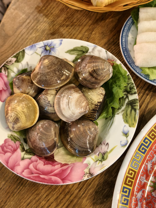 七十年代風裝修火鍋店，抵食二人套餐