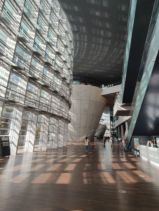 東京國立新美術館 光影與幾何之美 東京國立新美術館 光影與幾何之美