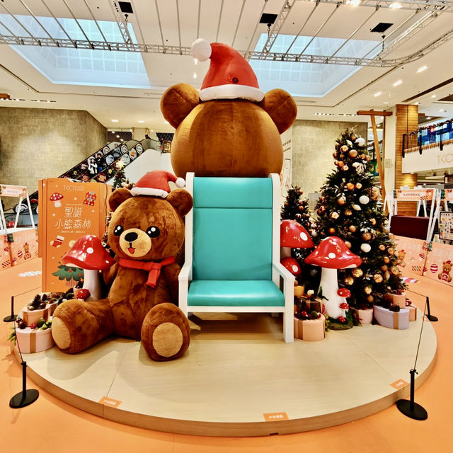 A Fusion of Frost and Neon: Christmas Woven into Tseung Kwan O's Atrium A Fusion of Frost and Neon: Christmas Woven into Tseung Kwan O's Atrium