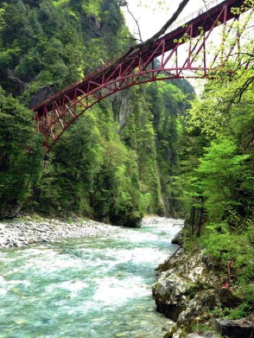 Nature’s Hidden Drama: Sarutobi Canyon (猿飛峡) 🏞️