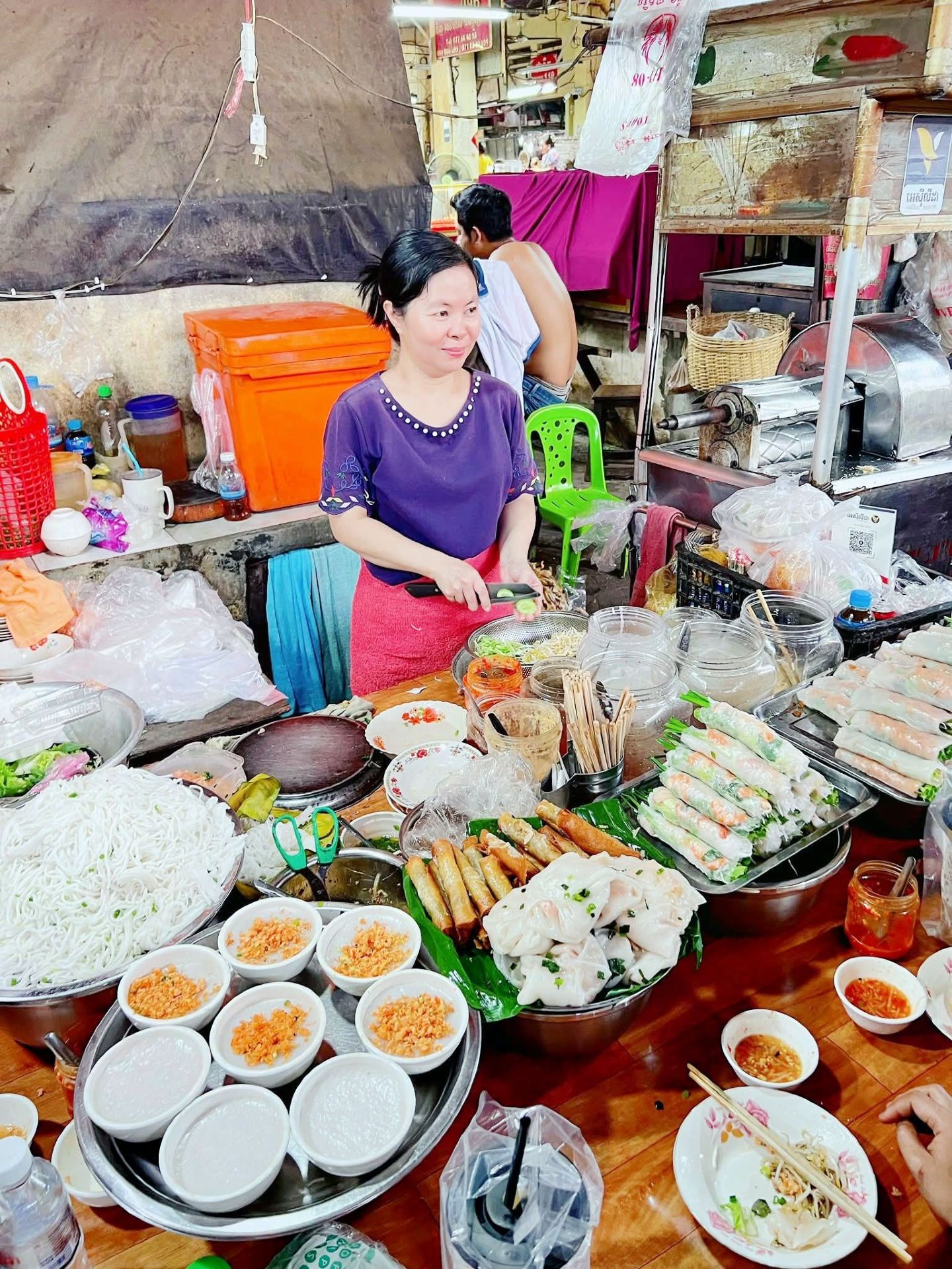 #easytravelpost 

Kampot’s got serious charm, but the Kampot Night Market is where the real magic happens! 🍜🌙 If you love food, local vibes, and awesome bargains, this spot is the highlight of your Cambodian adventure.

Must-See Place: Kampot Night Market  
Address: J56J+HH2, Krong Kampot, Cambodia  
Open daily from 08:00 to 22:00, so whether you want a laid-back breakfast or a late-night snack session, you’re covered.

My tip: Go after sunset! The market really wakes up at night with colorful stalls lit up, street performers, and a buzzing crowd. Try the pepper crab, a Kampot classic—freshly cooked with the region’s famous pepper. Grab a coconut ice cream from one of the carts for dessert, and don’t miss the handcrafted souvenirs; they’re way cheaper than in tourist shops.

Getting around: Tuk-tuks are everywhere and cheap. Don’t forget to agree on a price before your ride! If you’re up for it, rent a bike via trip.com to explore the town at your own pace.

Food recs: Kampot Night Market is all about street food—pepper crab, grilled squid, banana pancakes, and fresh fruit juices. Bring small bills because most stalls don’t do big change.

Key Kampot tips: It’s super relaxed, so pack light, wear comfy shoes, and watch your bag in the crowds. No visa hacks—just regular Cambodian entry. Cash is king here; ATMs are nearby, but keep some cash in hand.

#KampotNightMarket  #CambodiaStreetFood  #TravelTips  #Tripdotcom 