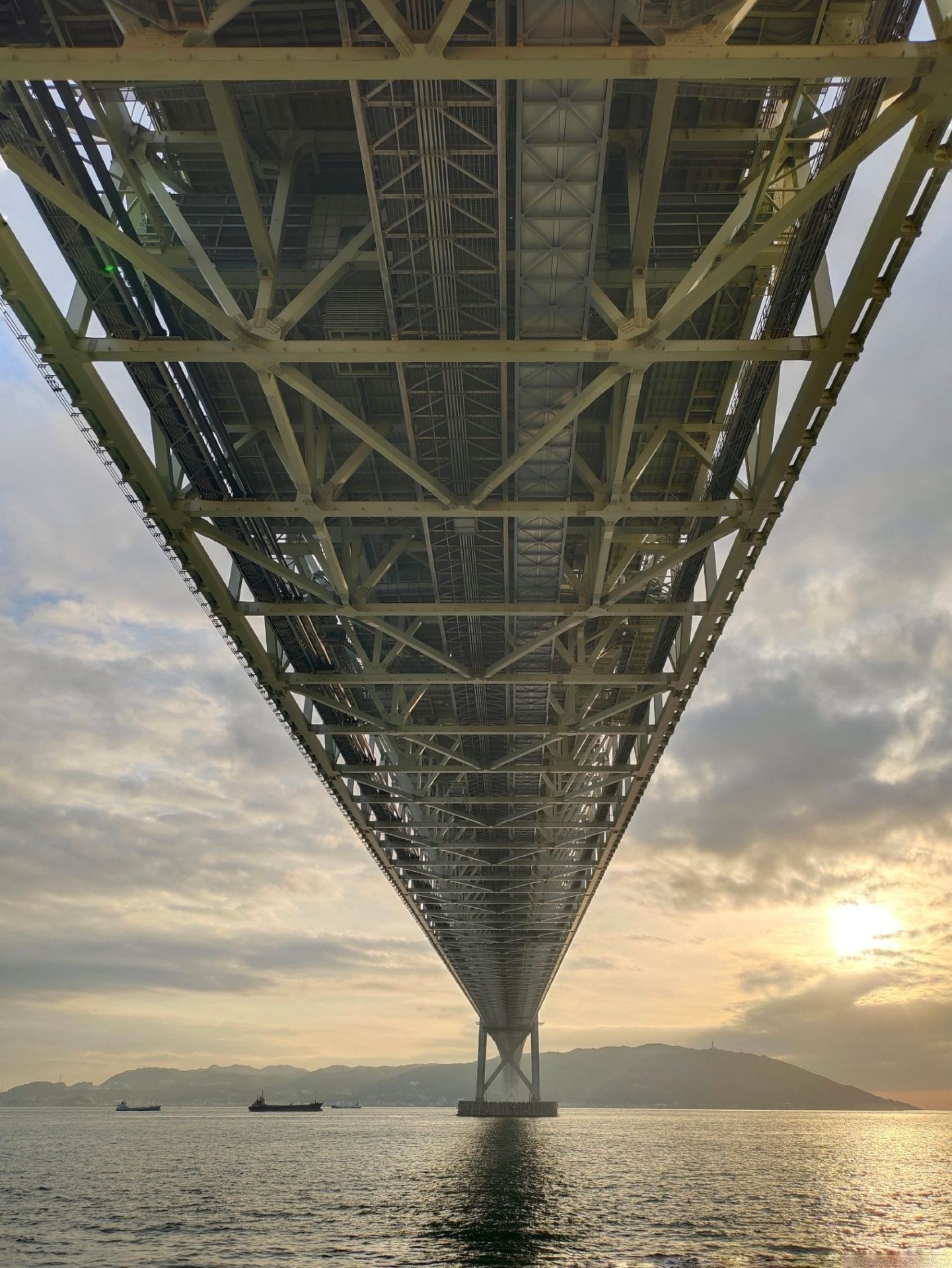 Akashi-Kaikyo Bridge: Kobe’s Most Romantic Sunset Spot
