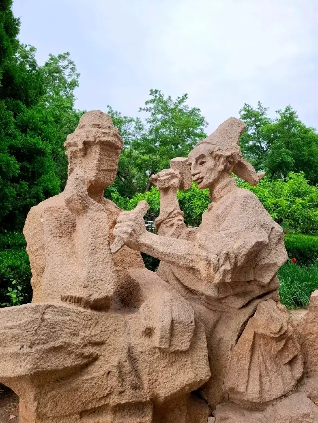 Unique Side of Yuandadu Park