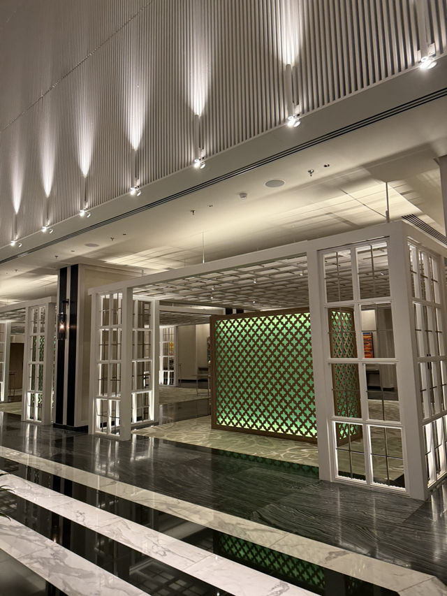 Checking in at the Mandarin Oriental Singapore