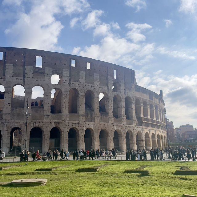 Gazing upon the Colosseum 