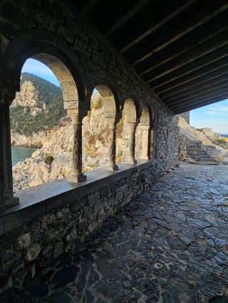 波托菲諾：義大利海岸山頂的城堡
