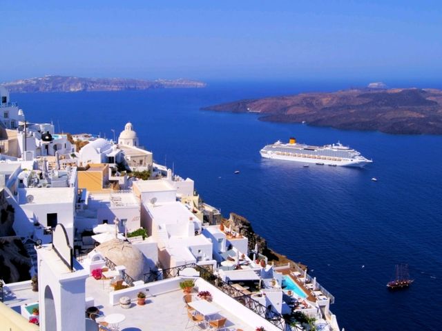 Fira, Santorini: The Jewel of the Aegean